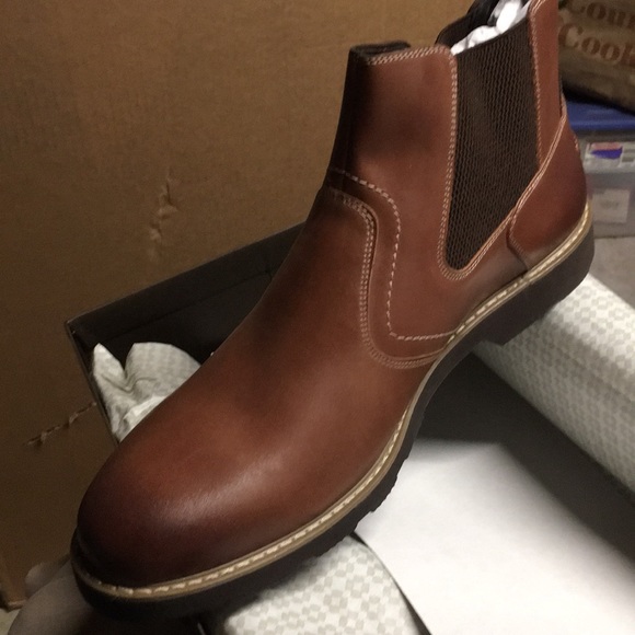 Men’s new boots - Picture 2 of 2